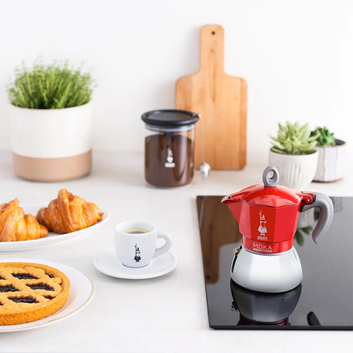 Moka Induction Bialetti - Adatta per Induzione, Gas ed Elettrico, Disponibile in Nero e Rosso