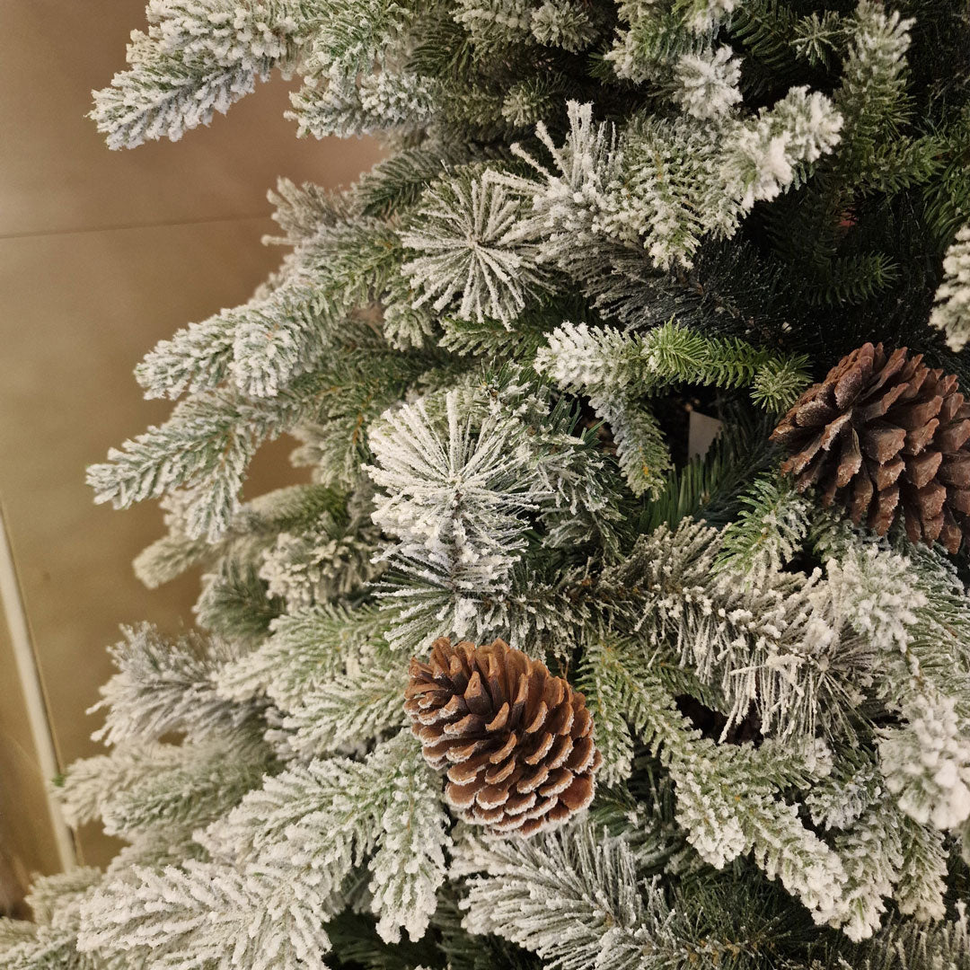 Carol Innevato Albero di Natale Varie Dimensioni Misto Silicone + PVC 60%+40% Alta Qualità con Pigne 210/240 cm Altezza