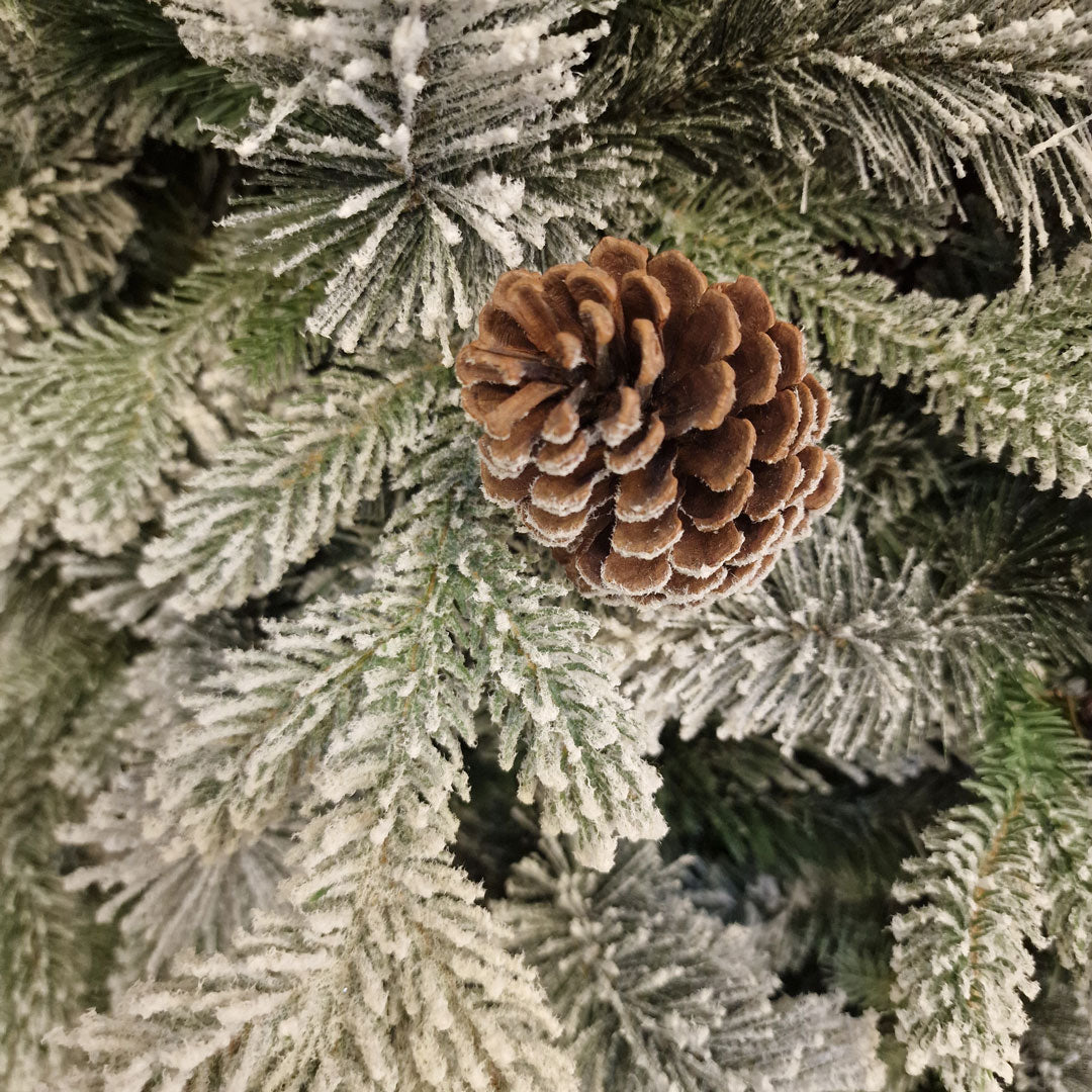 Carol Innevato Albero di Natale Varie Dimensioni Misto Silicone + PVC 60%+40% Alta Qualità con Pigne 210/240 cm Altezza
