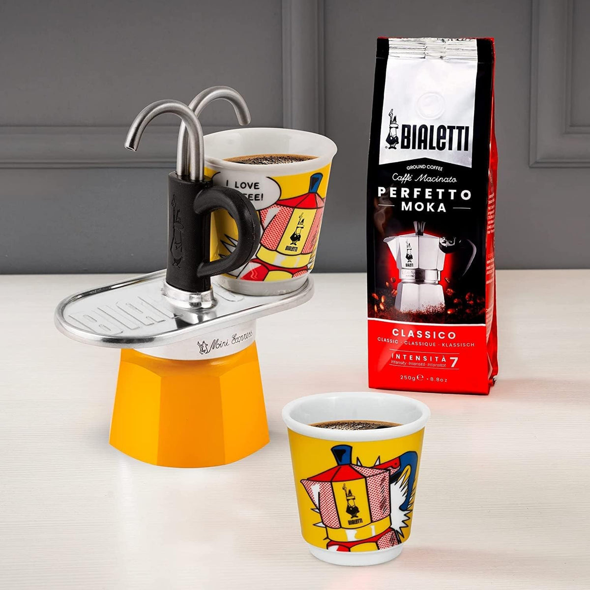 Bialetti Mini Express Lichtenstein Gialla 2 Tazze – Caffettiera Moka in Alluminio con Erogazione Diretta e 2 Tazzine Incluse – Set Regalo per Coppia, Gas No Induzione