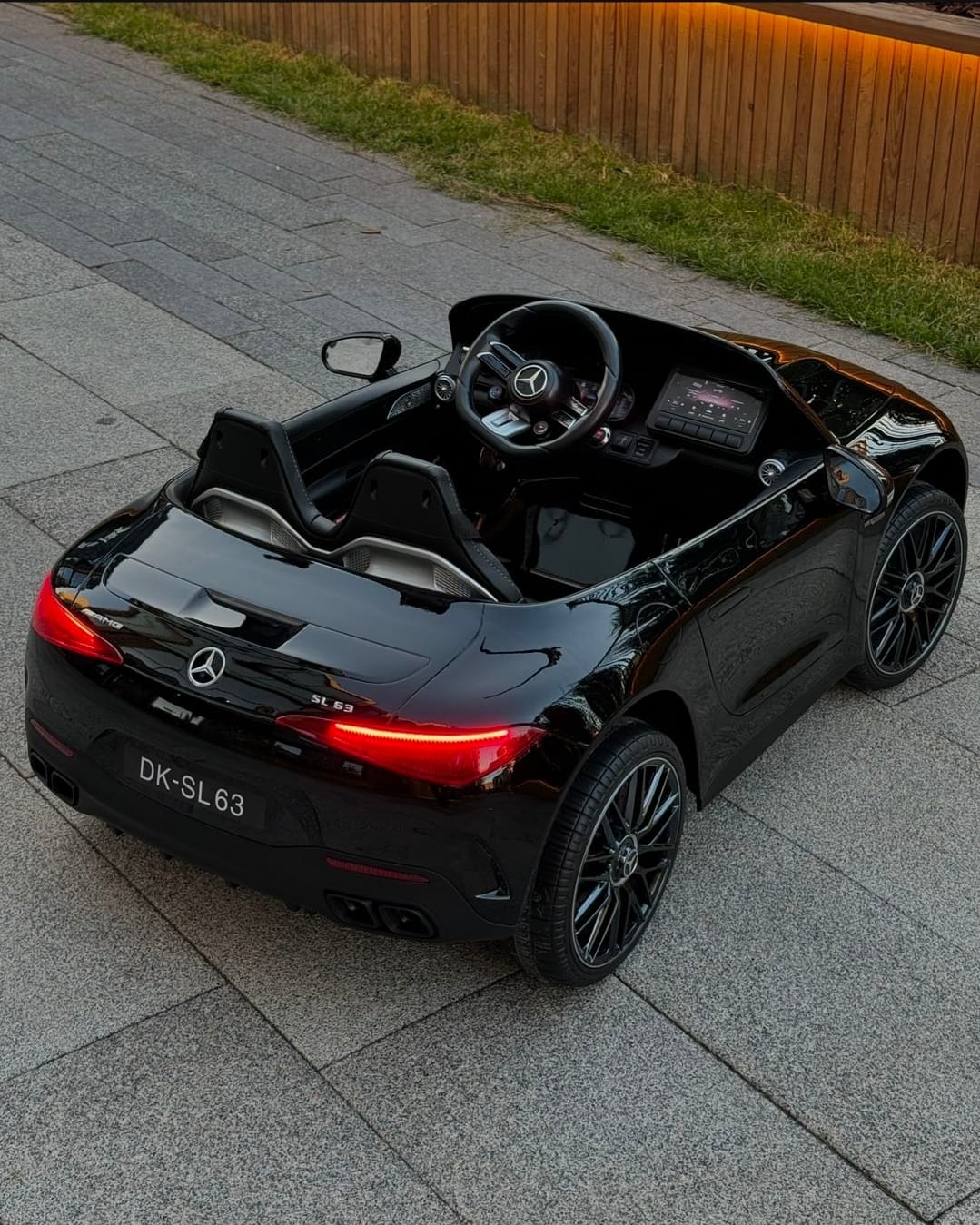 NOVITÀ Mercedes AMG SL63 Extralarge Macchina Elettrica per Bambini 24v Full Optional Potente 2 Motori da 200 Watt Ruote in Gomma
