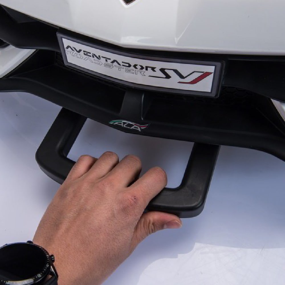 Macchina elettrica per bambini Lamborghini Aventador Full Optional con batteria da 24v e due motori da 45W