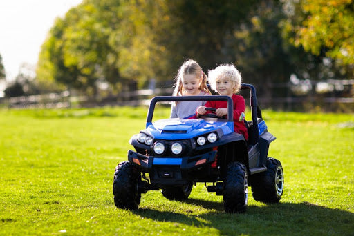 I giochi all'aperto per divertirsi con le auto elettriche per bambini