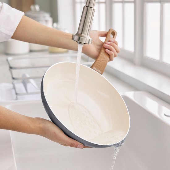 GreenPan Essence Set 2 Padelle 26 + 30 cm PFAS Free – Ceramica Antiaderente Diamond Infused per Induzione, Gas e Tutti i Piani Cottura