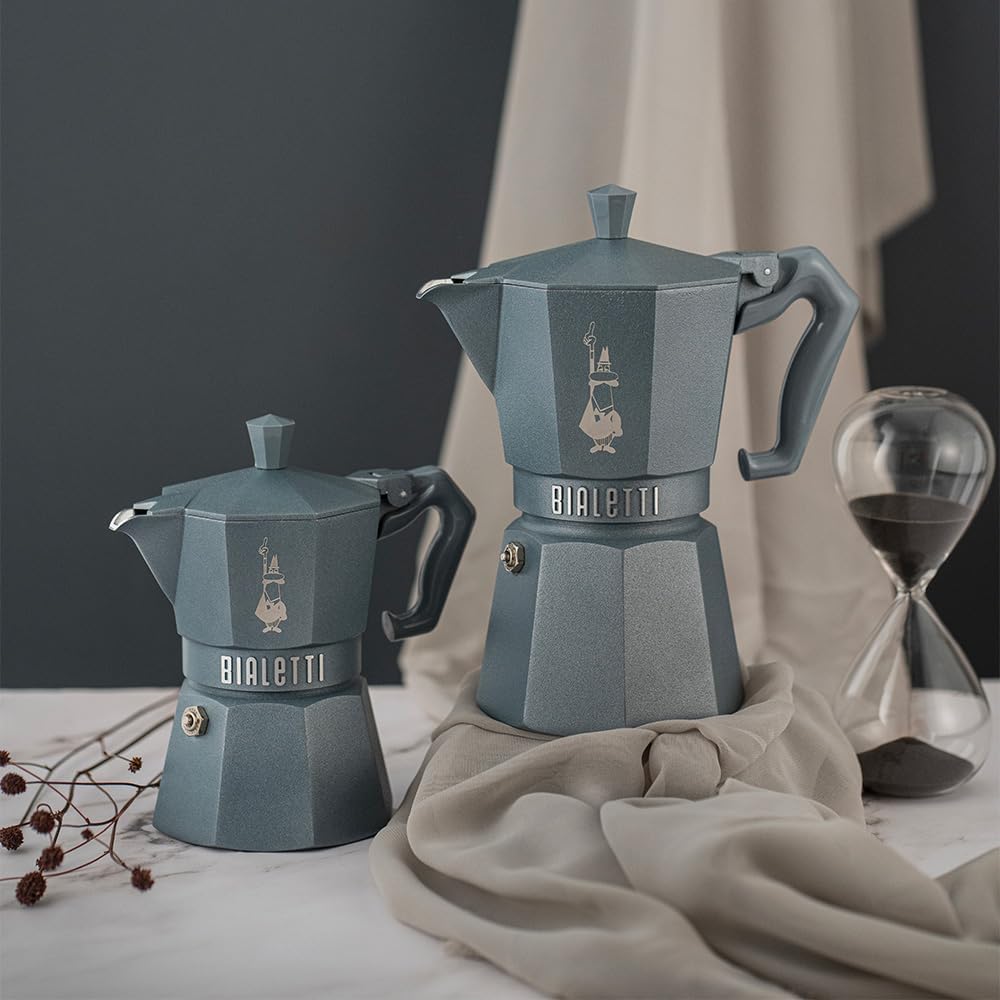 Bialetti Moka Exclusive Octagonal Induction 3 Tazze – Caffettiera Made in Italy in Alluminio e Acciaio per Induzione e Gas – Colori Desert Sand e Silver Grey