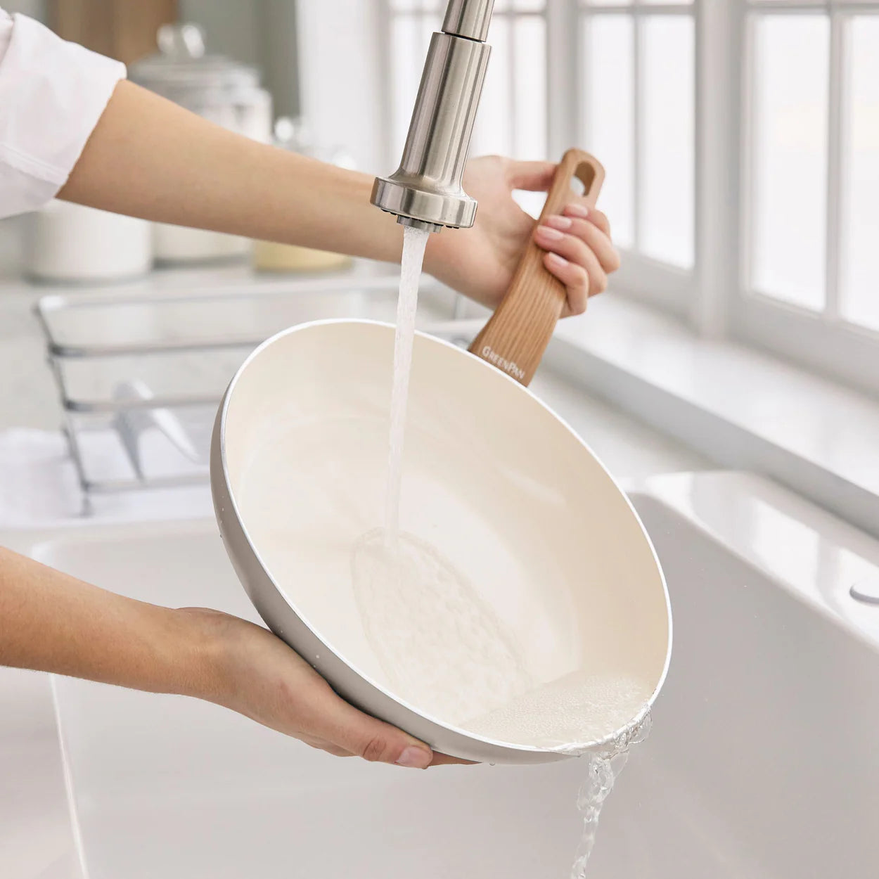 GreenPan Rio Essence Set Pentole 10 Pezzi Antiaderente Ceramica Thermolon™ Senza PFAS Induzione con Manici Effetto Legno e Coperchi in Vetro con Bordo Siliconato