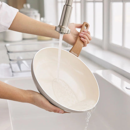 GreenPan Rio Essence Set Pentole 10 Pezzi Antiaderente Ceramica Thermolon™ Senza PFAS Induzione con Manici Effetto Legno e Coperchi in Vetro con Bordo Siliconato