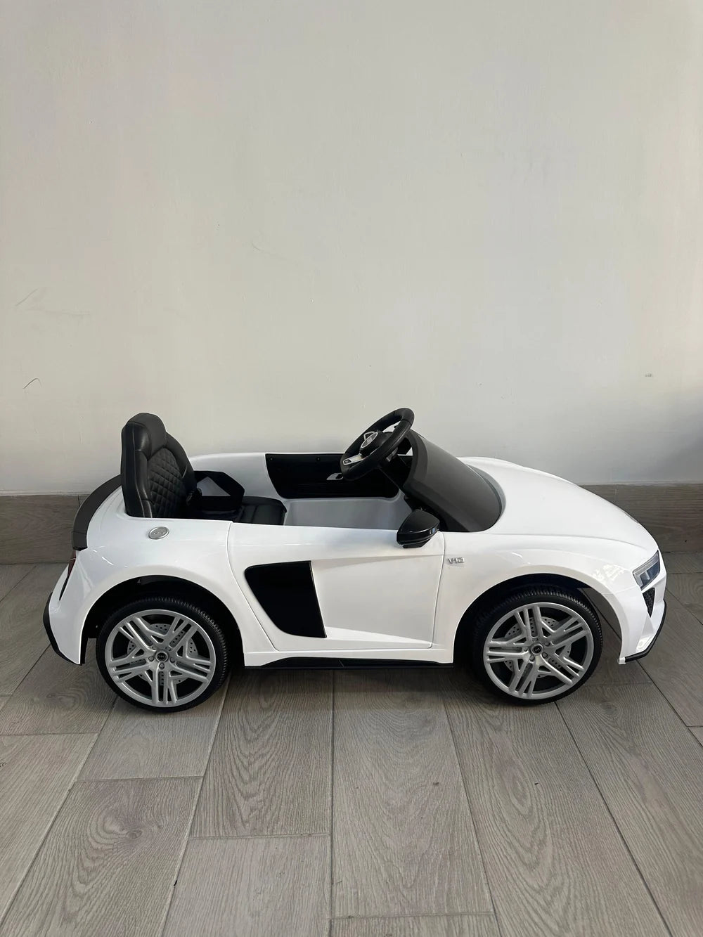 Audi R8 Sport Auto Elettrica per Bambini 12V con Porte Apribili, Luci LED, Sospensioni e Cintura di Sicurezza
